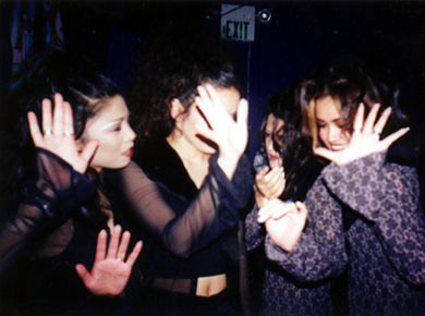 19980106`No pictures please!